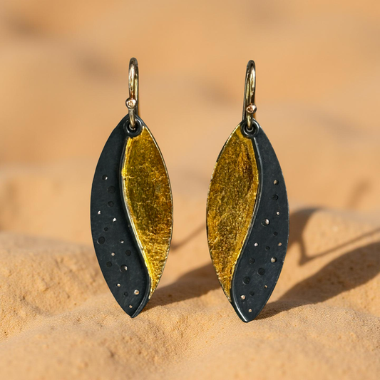 Keum Boo yin yang leaf shape earrings